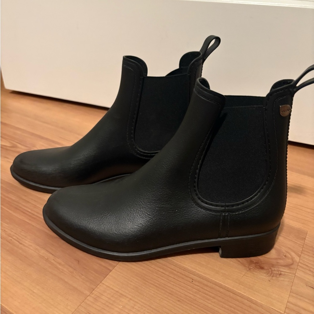 ALDO Black Chelsea Boots (Size 8)